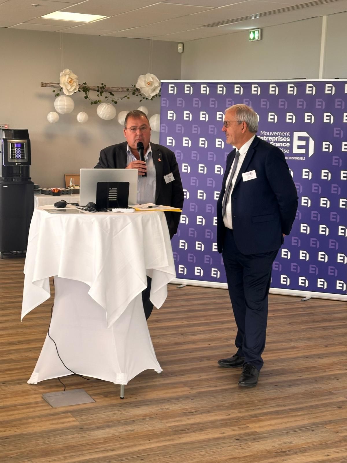 1760942825626 1760942825626